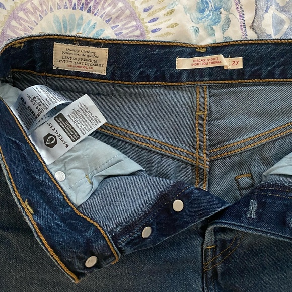 Levi's Ribcage Shorts - Picture 2 of 4